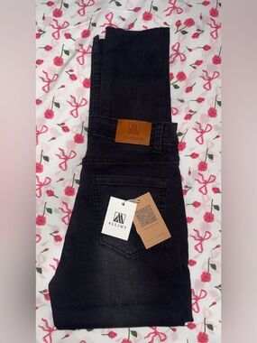 Allimy Black High-Waist Jeans size 4 nwt